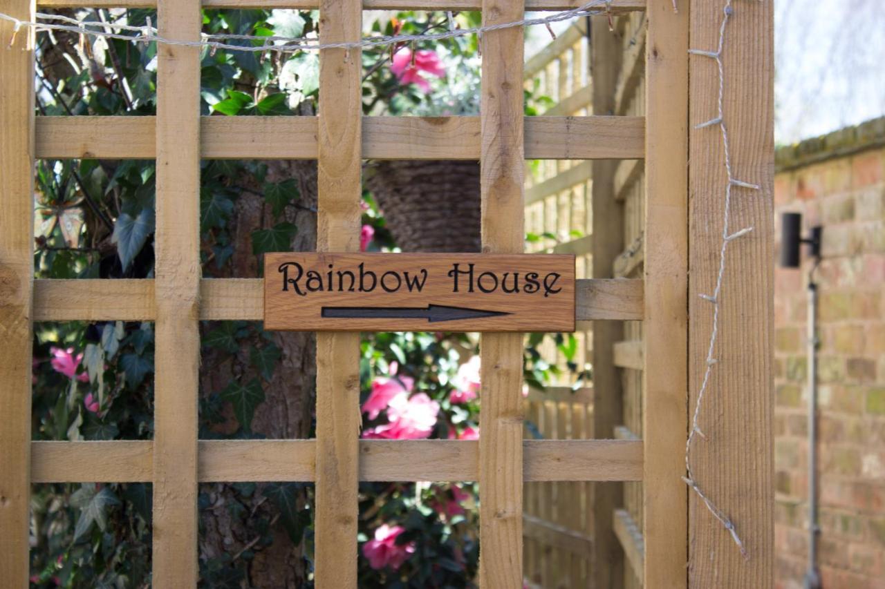 Rainbow House - Entire Place Apartment *
